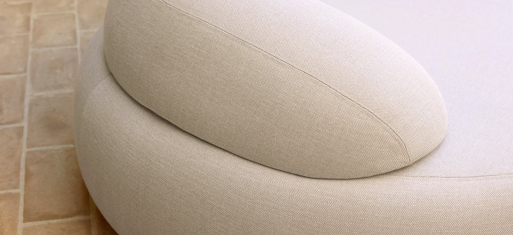 acha-studio-cane-line-megan-melow-lauko-sofa-slide-14