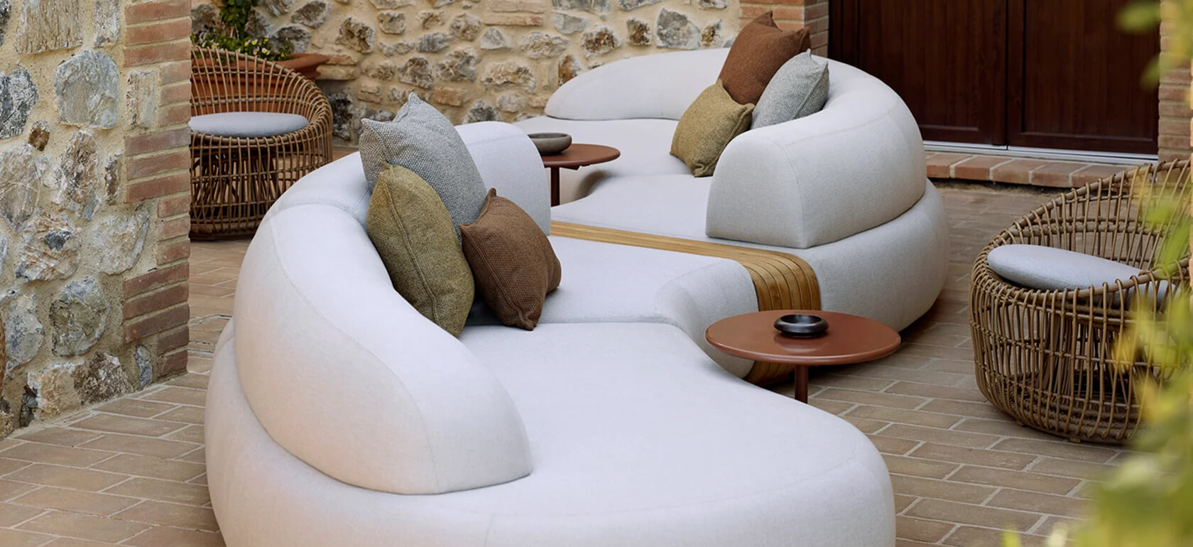 acha-studio-cane-line-megan-melow-lauko-sofa-slide-5